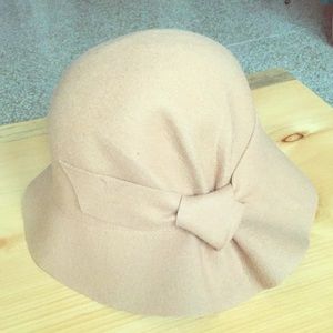 Camel felt vintage style hat.
